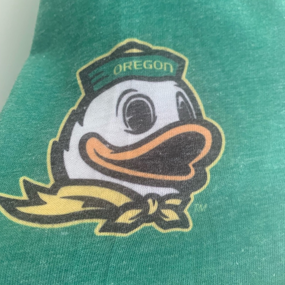 University of Oregon women’s T-shirt - Picture 3 of 5